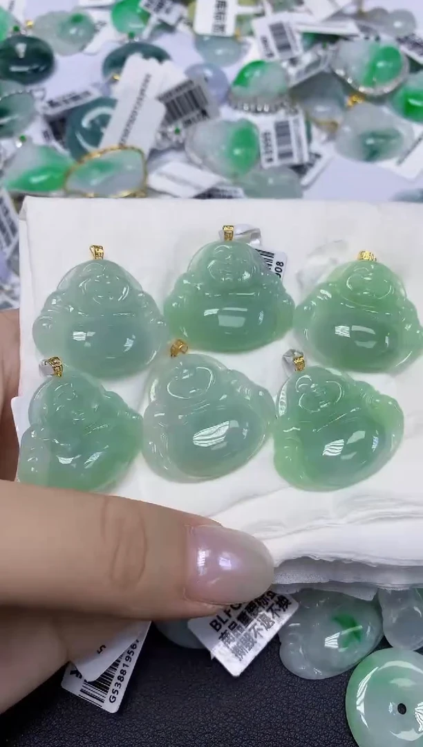 翡翠18K金镶嵌颈饰天然缅甸翡翠A货多样性发其一