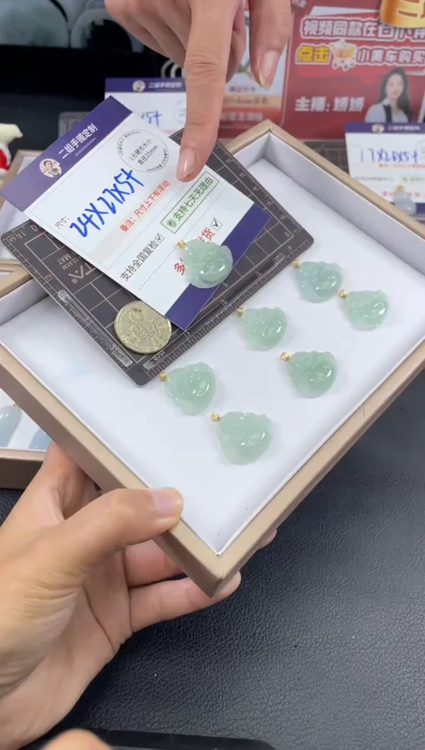18K金镶嵌挂件翡翠佛公FL8/多样性发其一CP配绳