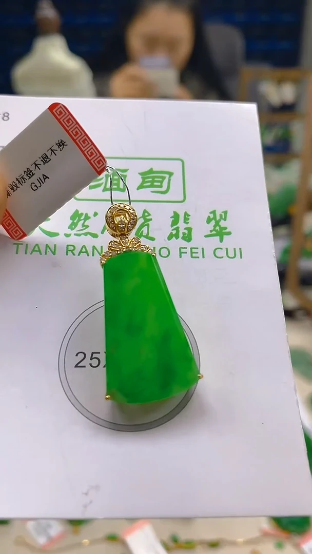 颈饰18K金镶嵌翡翠新号开播 全场乱卖