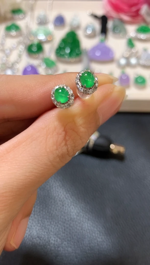 18K金镶嵌翡翠耳饰m93