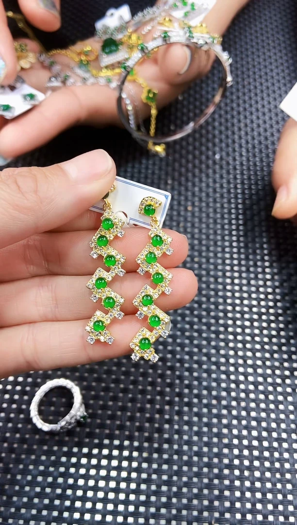 【闪购商品】翡翠耳饰未镶嵌11111111