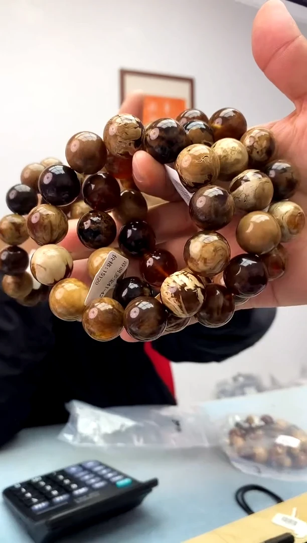 琥珀未镶嵌珠宝奇石假一罚十，溶洞多宝多样性发一件041