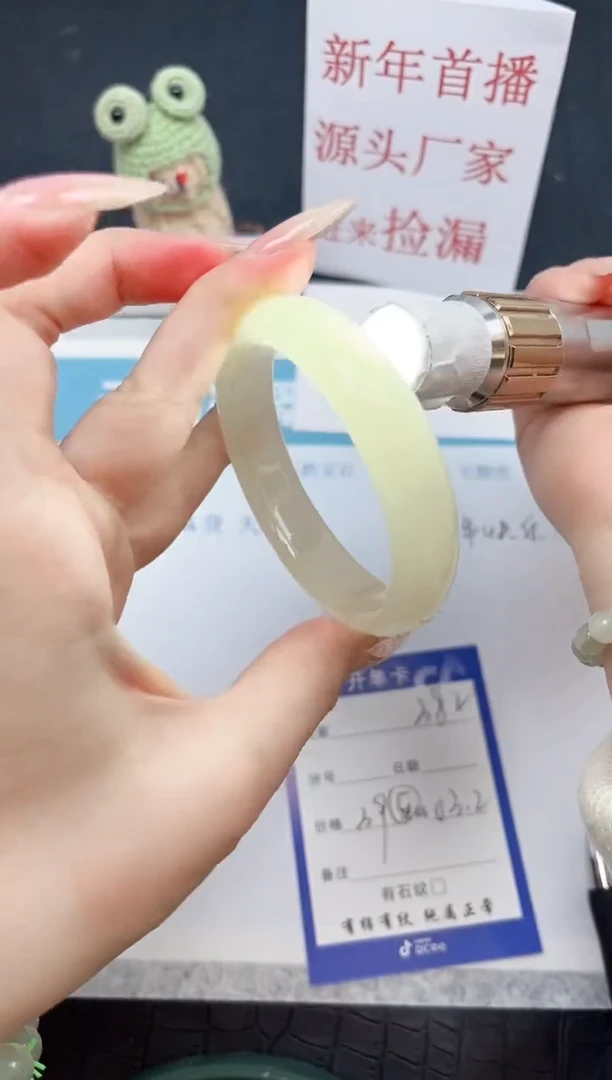 【闪购商品】石英质玉手镯未镶嵌382-53.2