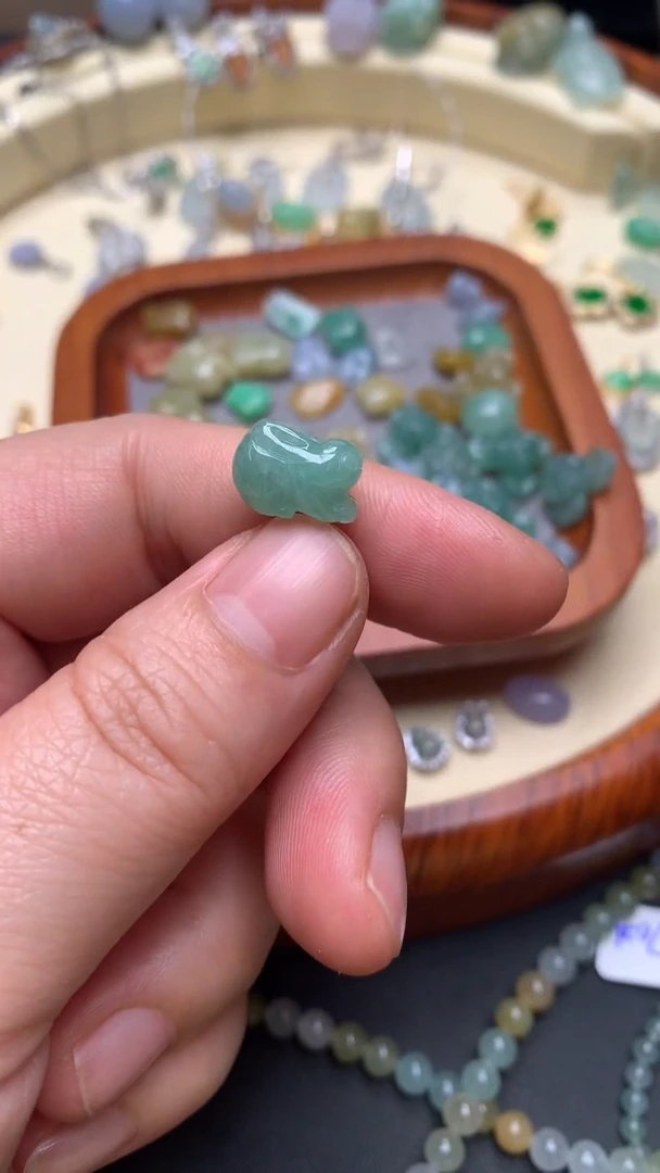 【闪购商品】翡翠颈饰未镶嵌翡翠兔子