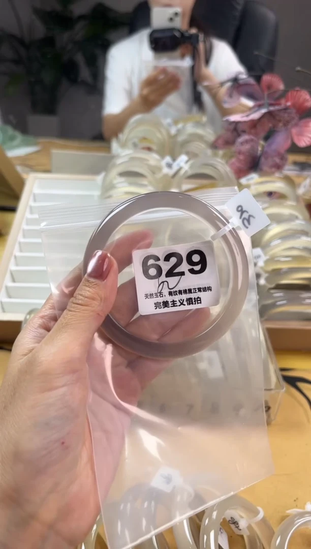 玛瑙/玉髓手镯未镶嵌莓**?629
