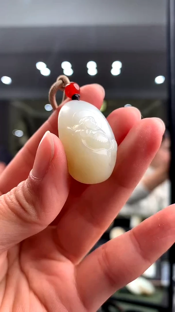 颈饰未镶嵌和田玉挂件