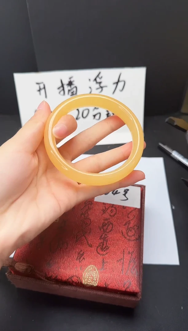 石英质玉手镯未镶嵌84**63-64