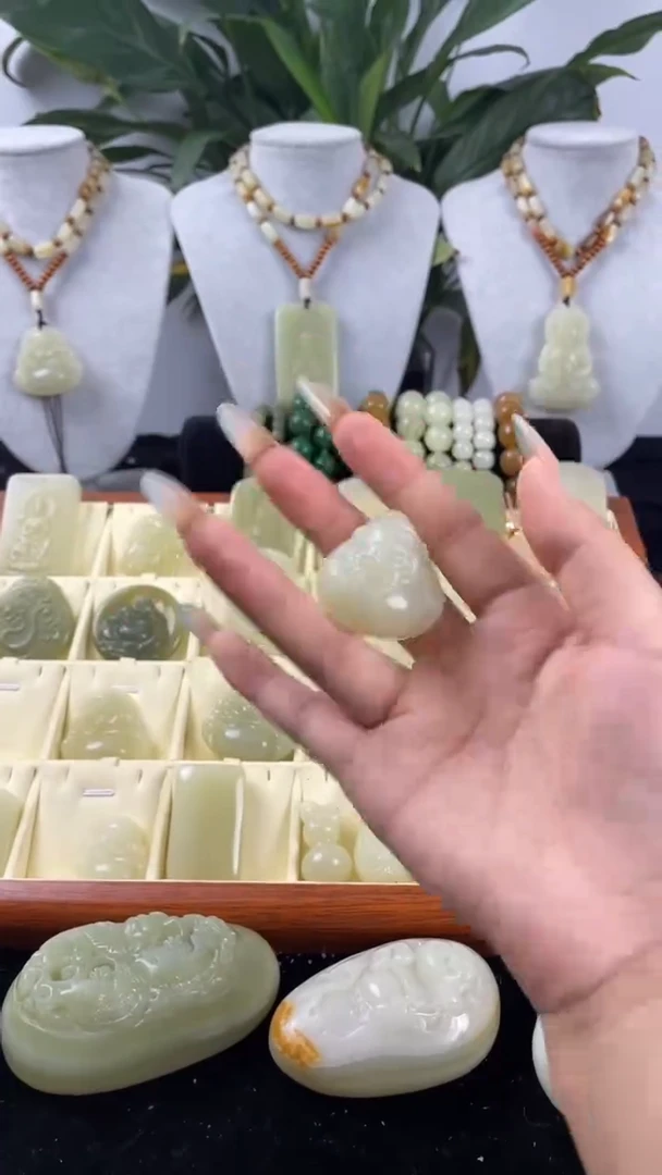 玉财神配绳配礼盒