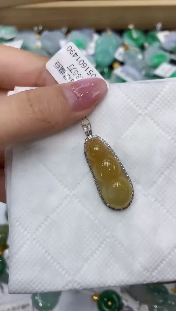 翡翠18K金镶嵌颈饰111111111111