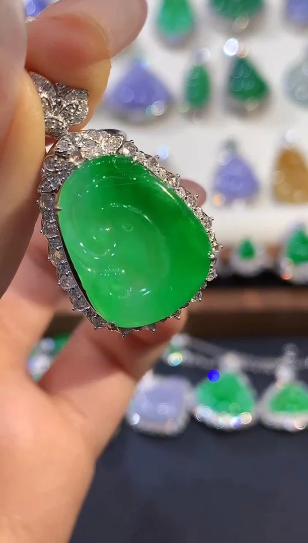 吊坠(不含链)18K金镶嵌翡翠多样性发其一