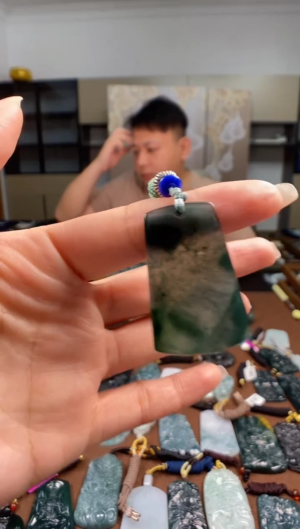 颈饰未镶嵌翡翠 多样性发其一