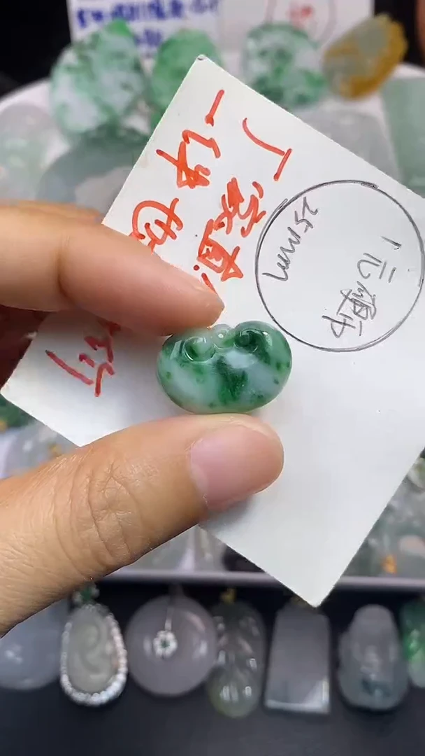 颈饰未镶嵌翡翠吊坠