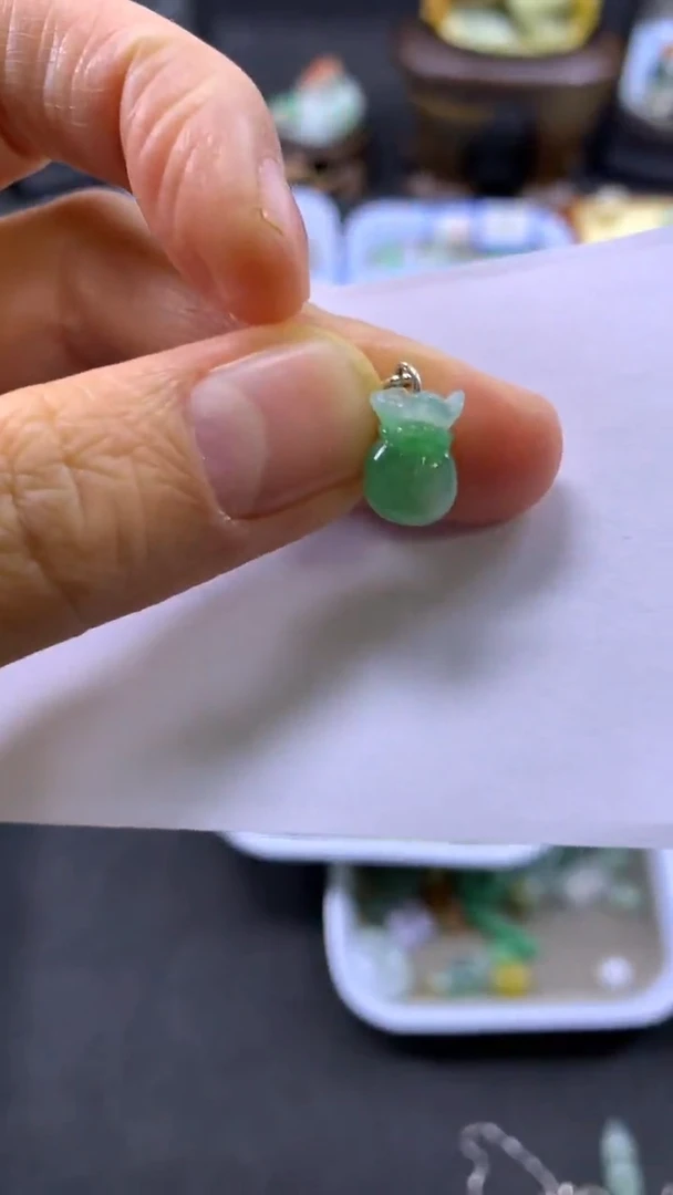 颈饰未镶嵌翡翠?**?钱袋子