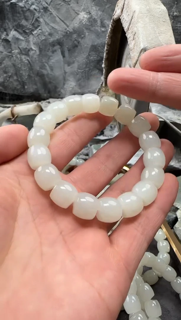 和田玉未镶嵌颈饰手串