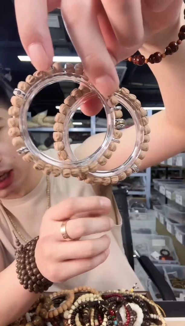 白玉菩提手串带配饰百香籽