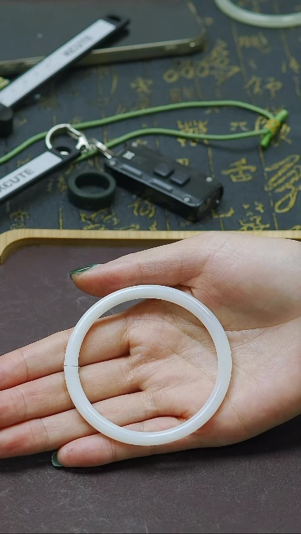 未镶嵌手镯和田玉糯白手镯 圈口61