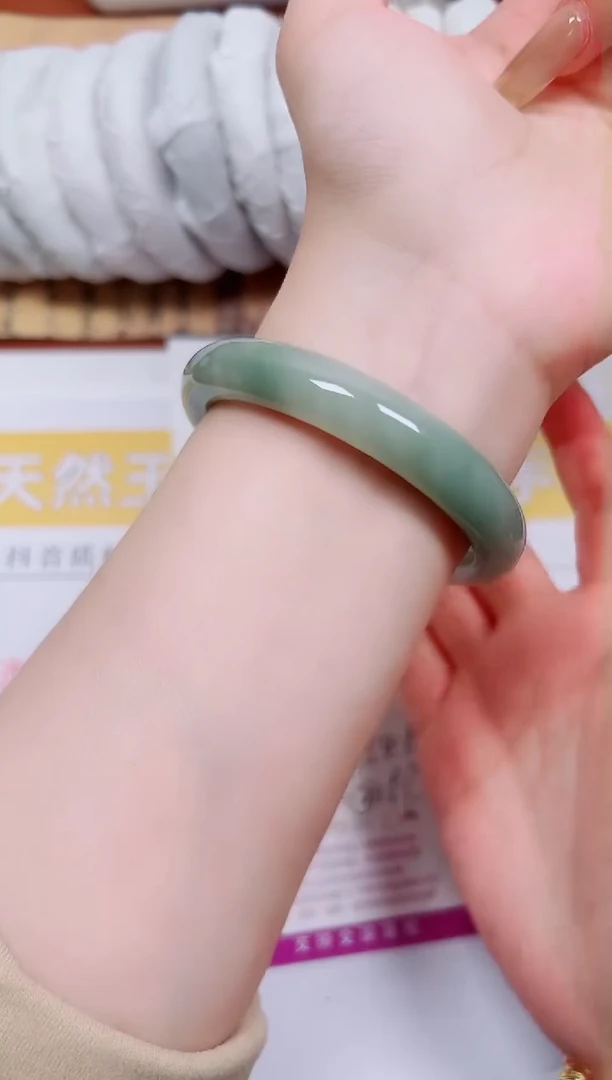 【闪购商品】石英质玉手镯未镶嵌K20-54.8