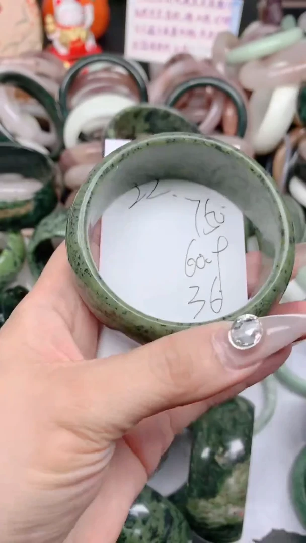 石英质玉手镯未镶嵌750