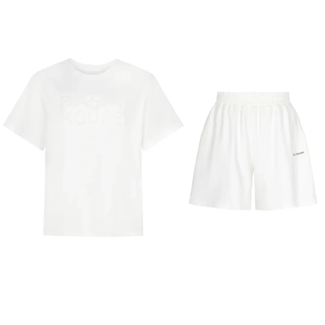 Basic House/百家好新款时尚运动休闲T恤加短裤套装女款DX23562