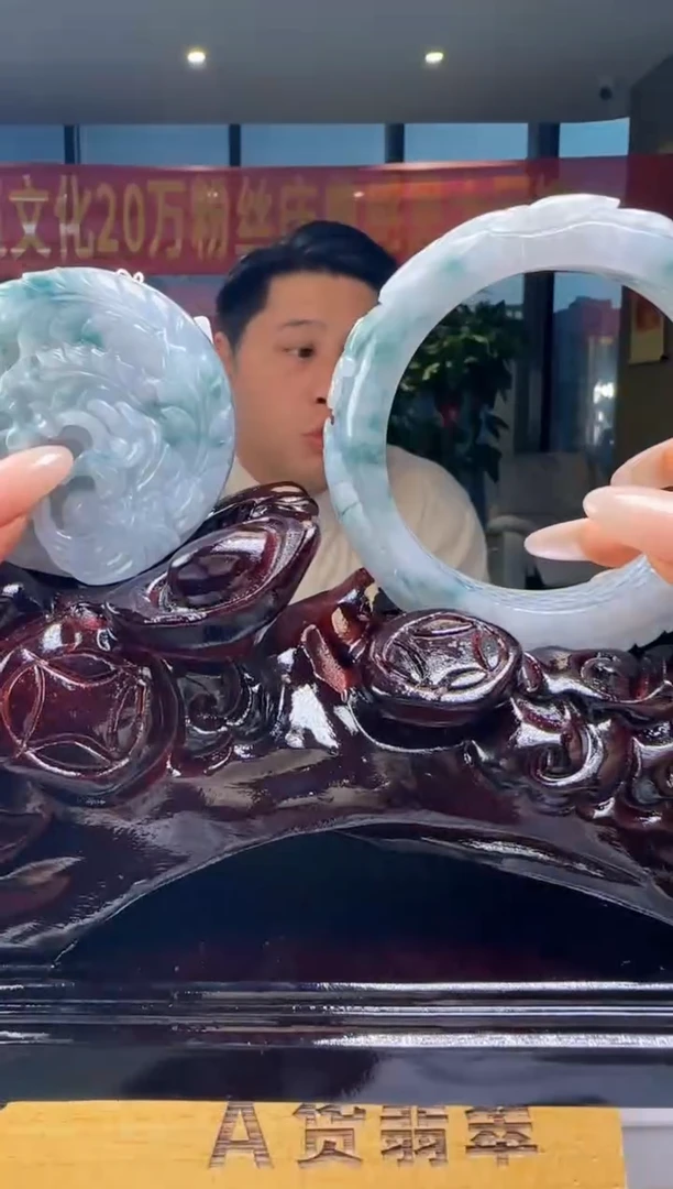 翡翠未镶嵌颈饰配底座YJ@@960Q7J04340