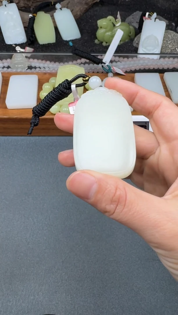 颈饰未镶嵌和田玉2