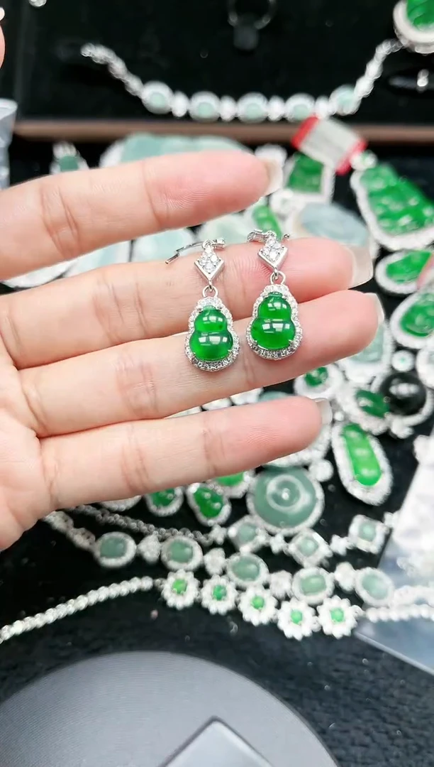 【闪购商品】翡翠颈饰未镶嵌1447赠皮绳