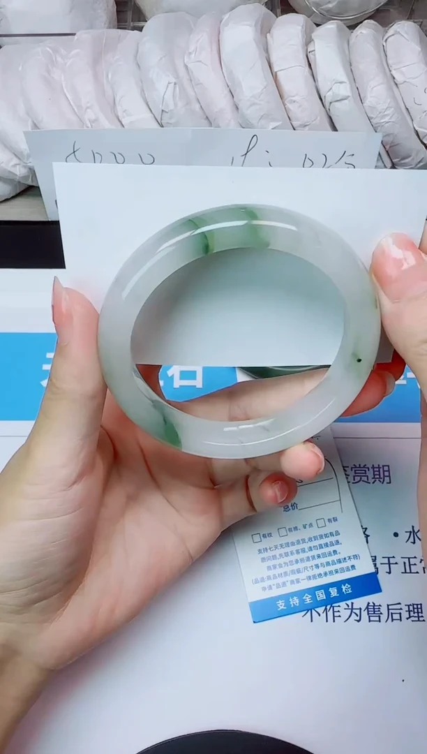 石英质玉手镯未镶嵌83/56.7