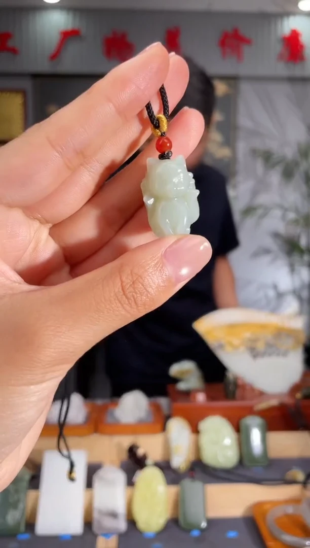 和田玉未镶嵌颈饰1