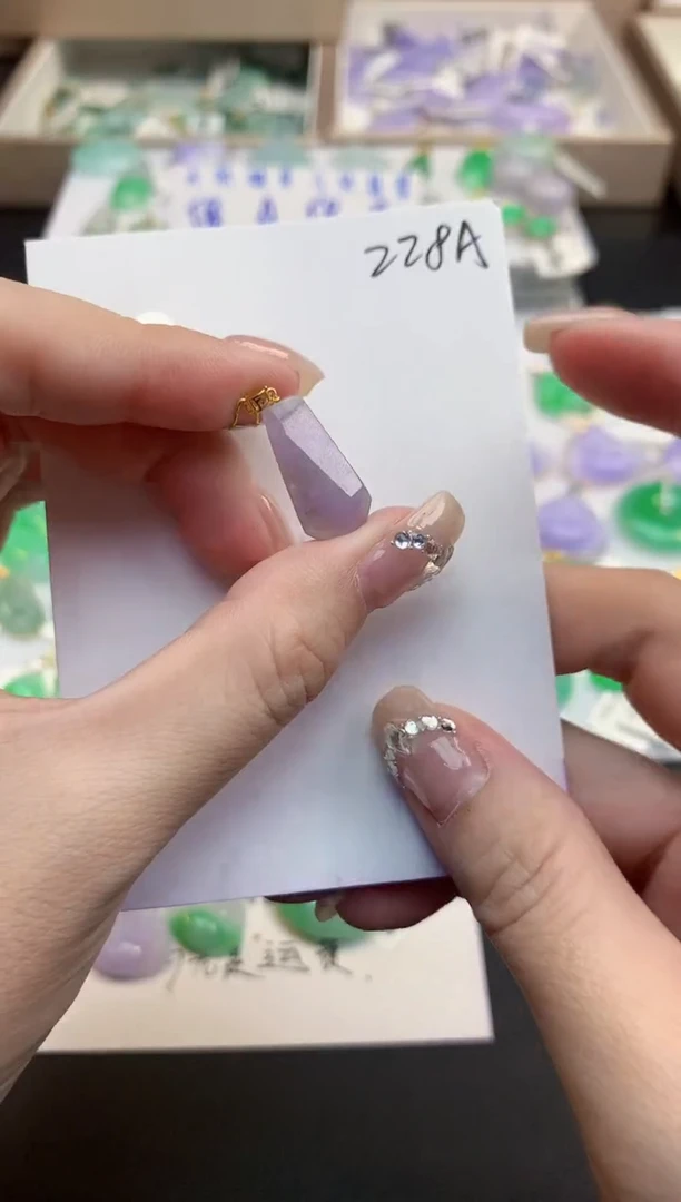 颈饰18K金镶嵌翡翠天然缅甸a货翡翠