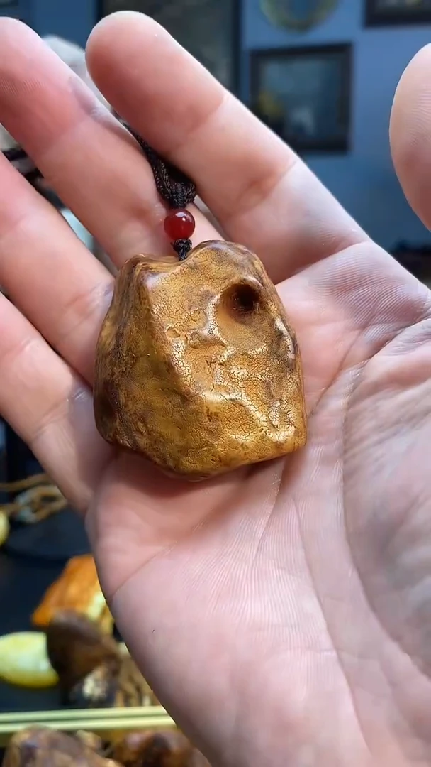琥珀颈饰未镶嵌吊坠
