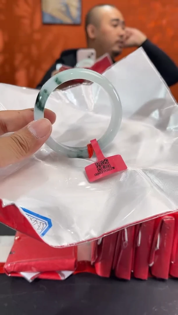 未镶嵌手镯翡翠阿*姆1