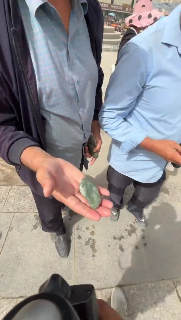 未镶嵌和田玉（糖玉）挂件和田玉