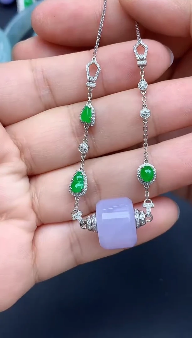 颈饰18K金镶嵌翡翠666-春日珠宝