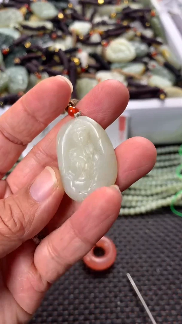 【闪购商品】和田玉颈饰未镶嵌多样性发货没有证书拍一发一有瑕