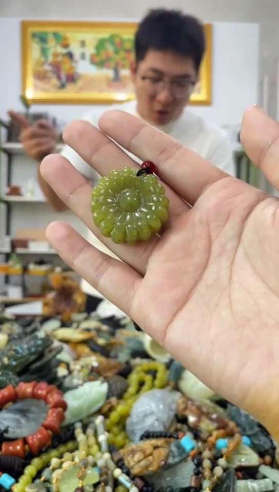 未镶嵌岫玉吊坠