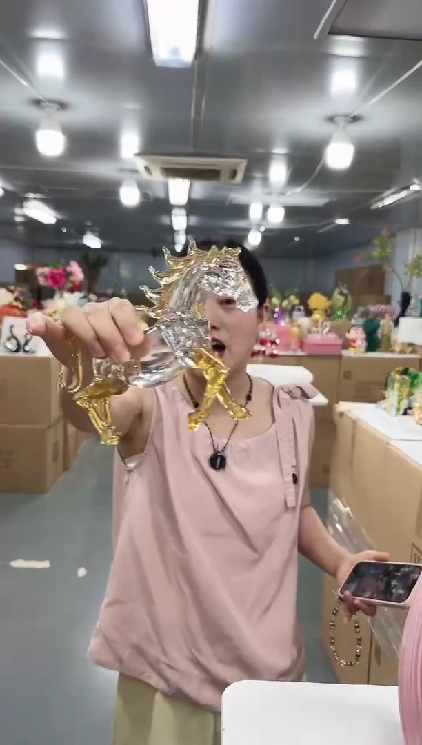金沃水晶琉璃     马