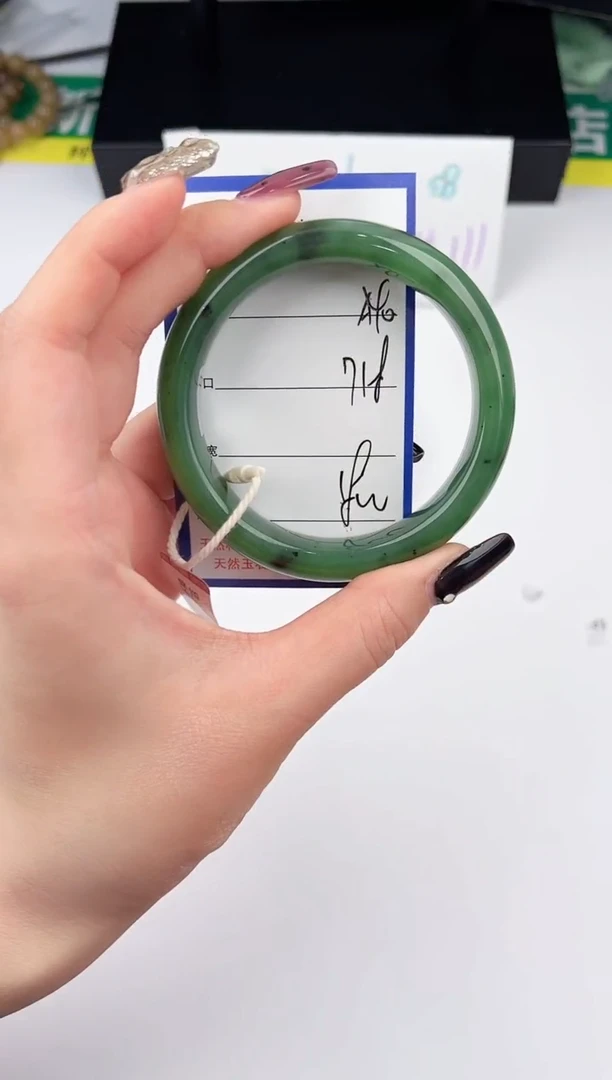 未镶嵌手镯和田玉1颜色微差无瑕