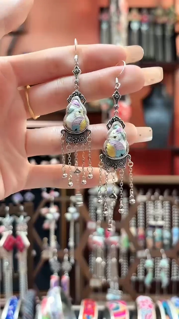 织绣云织谣民族风精美饰品   58