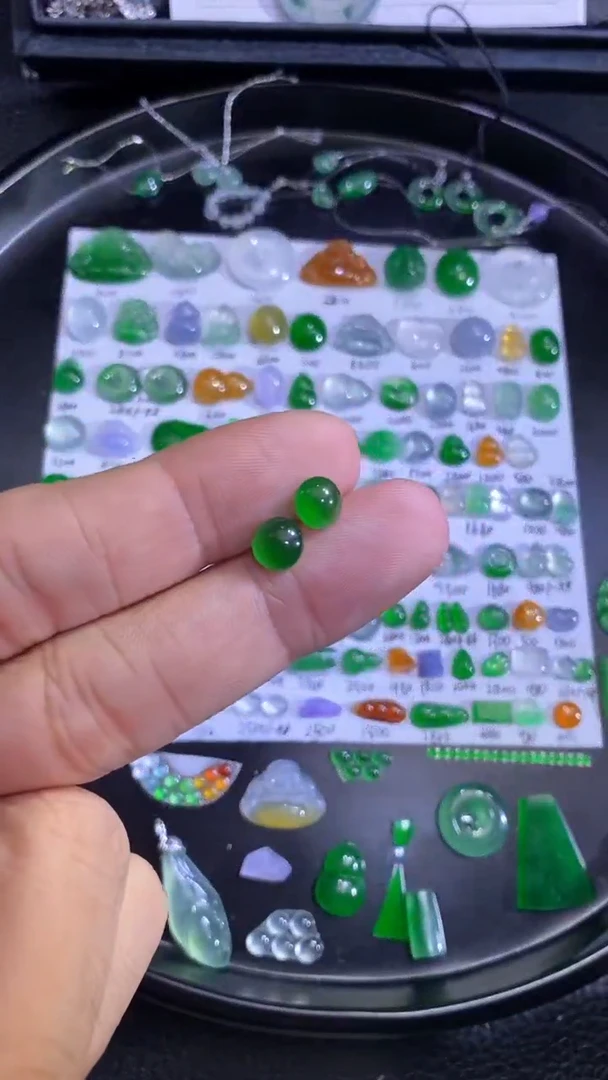 未镶嵌挂件翡翠蛋面