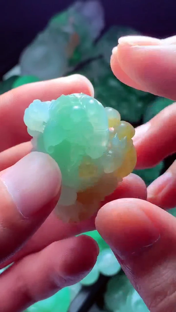 未镶嵌定制翡翠山**?翡翠毛货定制