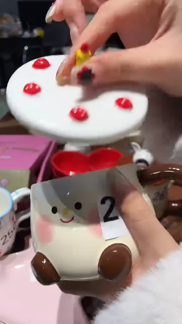 瓷282 小蛋糕 杯子 大瑕疵