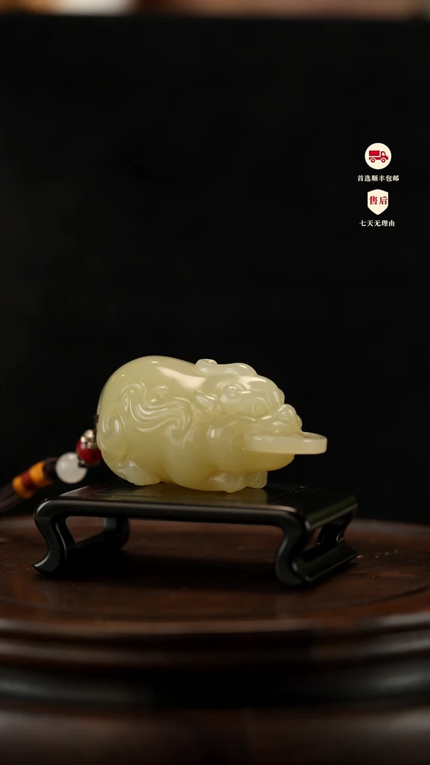 云南石竹叶青雕刻：口衔金币貔貅手把件摆件
