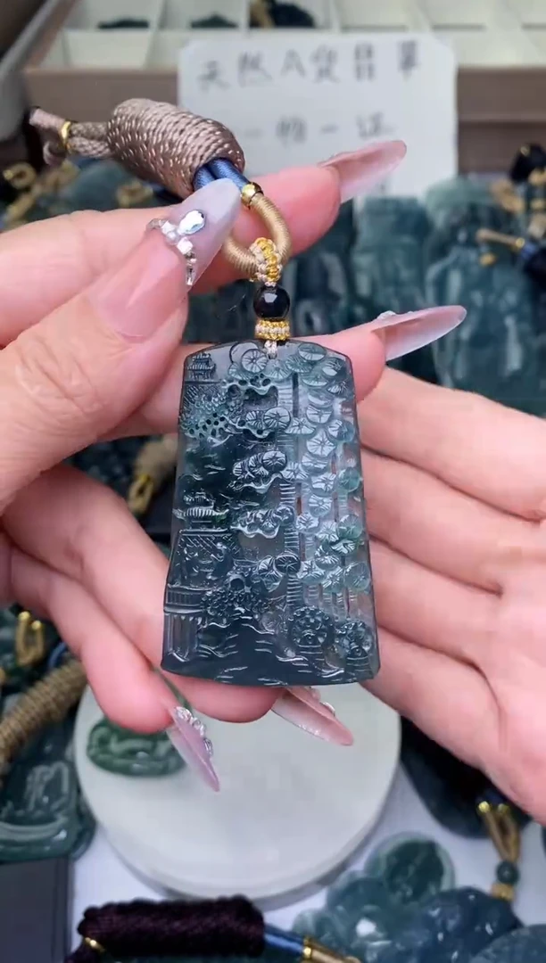 颈饰未镶嵌翡翠