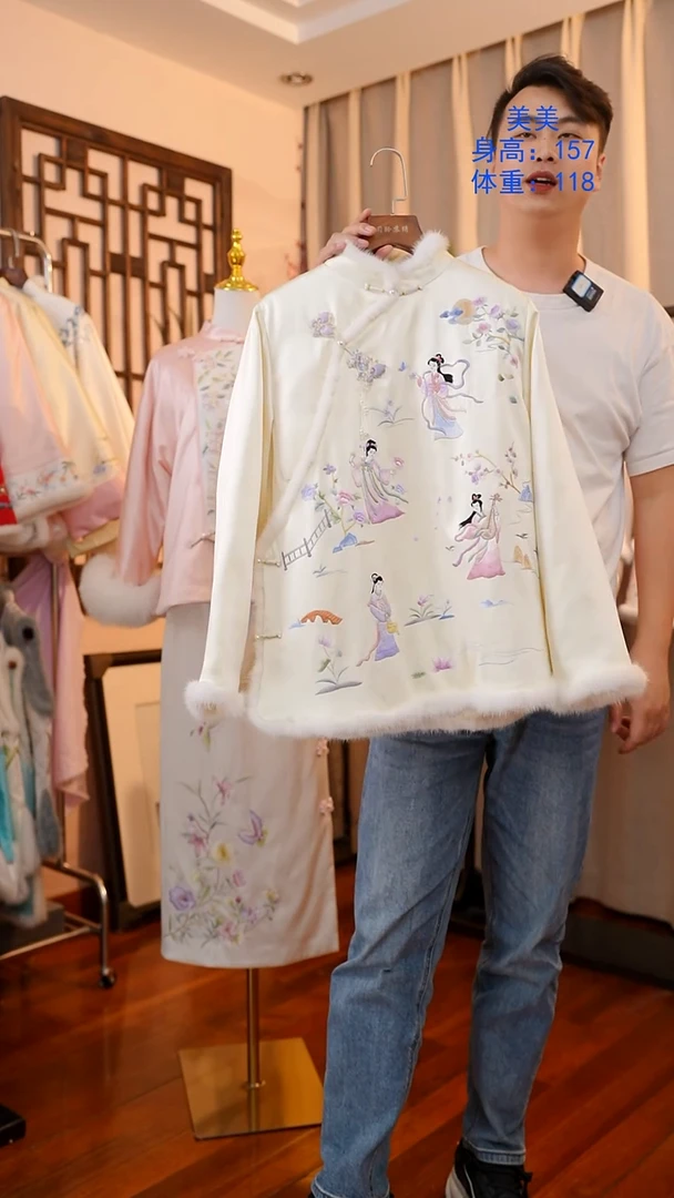 刺绣非遗服饰一物一件