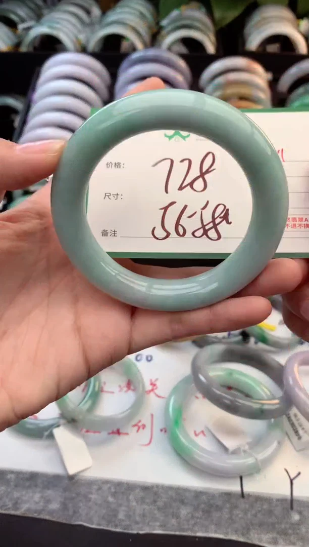 未镶嵌定制翡翠毛货需精细抛光+多人