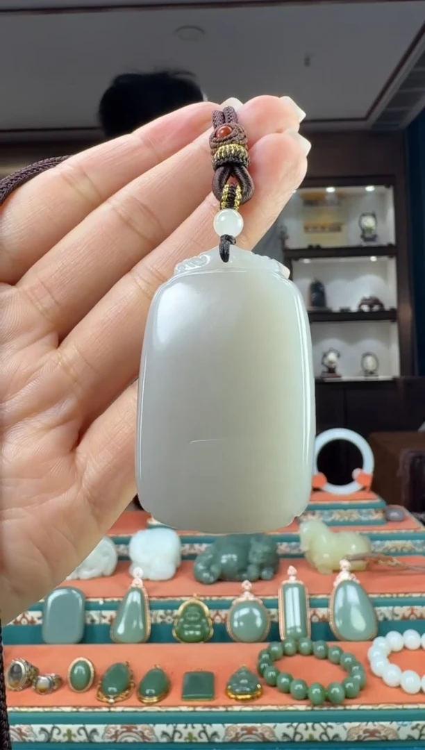 颈饰未镶嵌和田玉佩佩