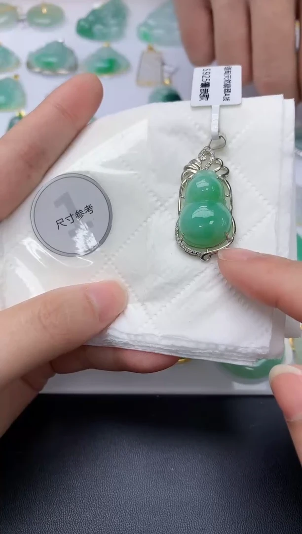 颈饰银S925镶嵌翡翠天然A货