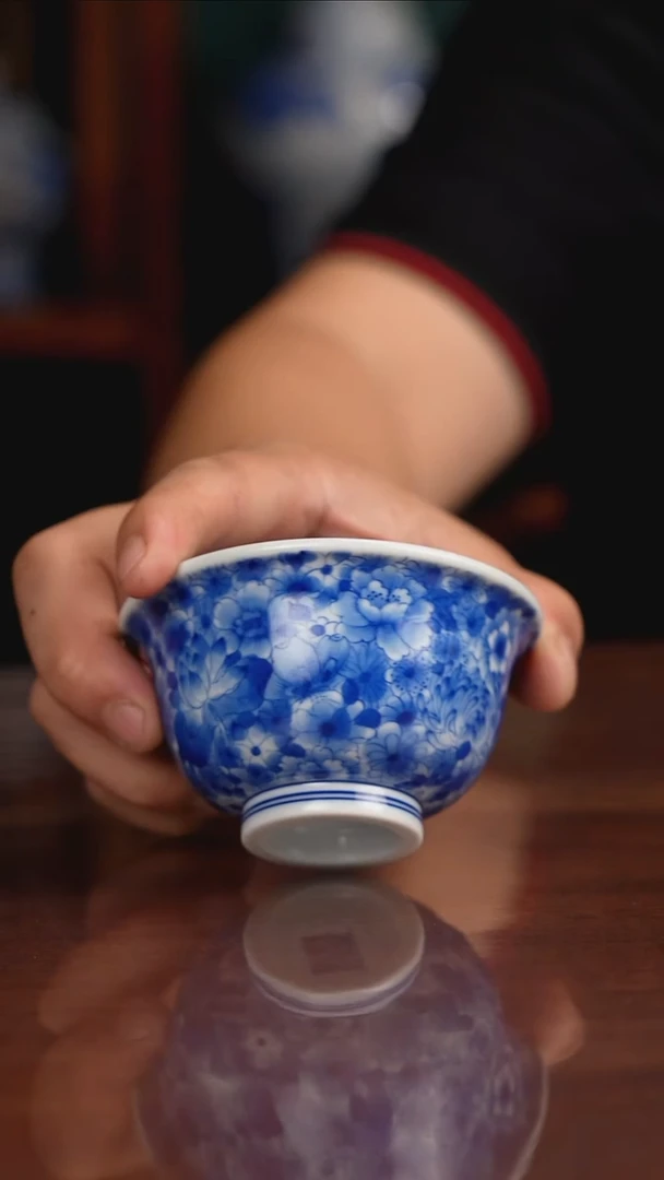 晓月窑青花万花压手杯