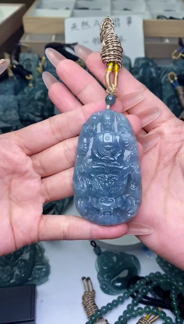 颈饰未镶嵌翡翠