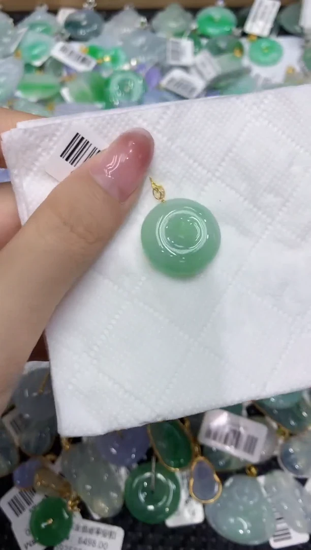 翡翠18K金镶嵌颈饰111111111111